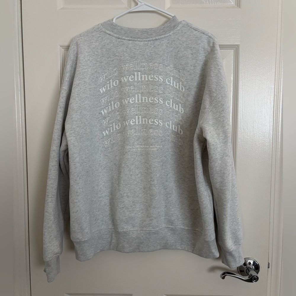 Wilo Wellness Club Gray Sweatshirt (M)